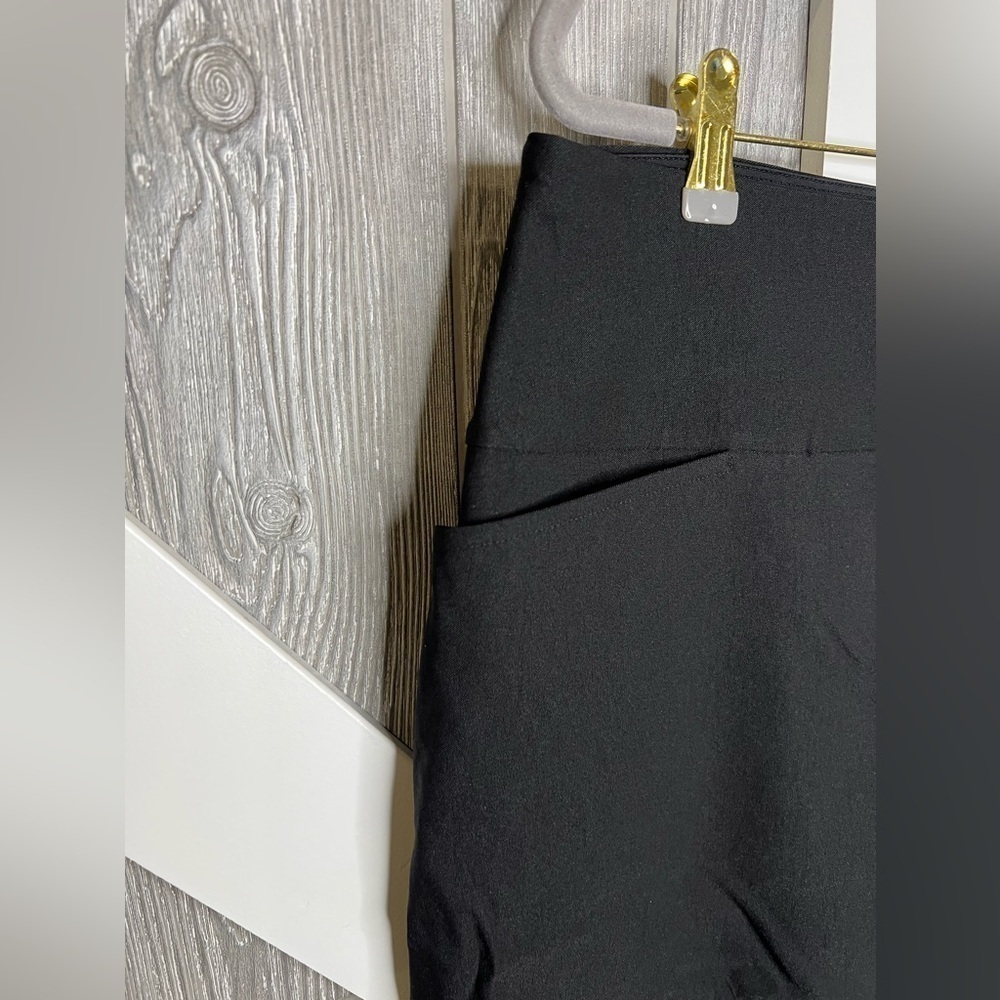 D19.08 Like new SC & Co. Women's 360 Degrees Tummy Control Skort (Black, XL) - Picture 3 of 7